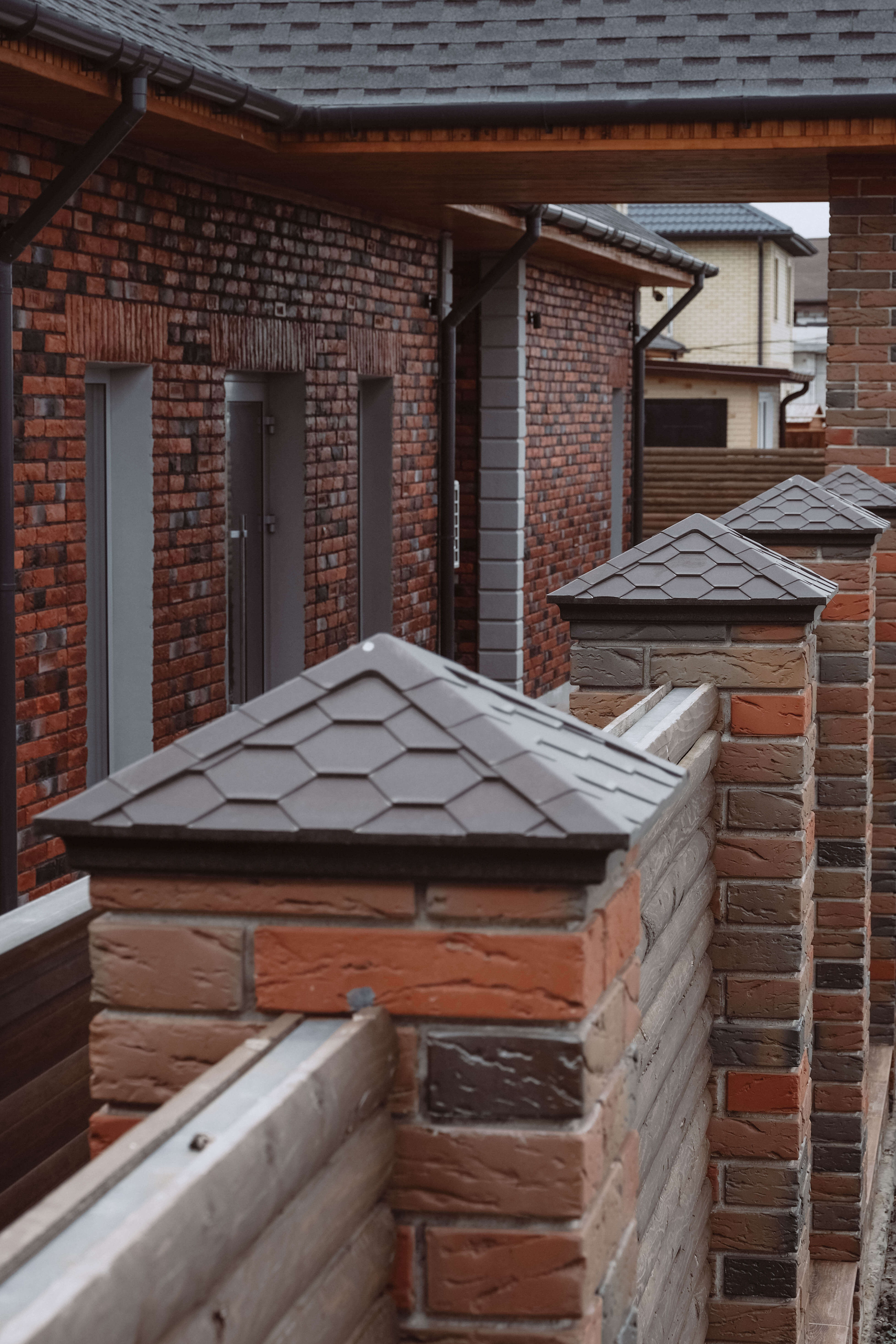 Колпак Zking Эверест Коричневый на столб 1.5х1.5 кирпича (390х390мм) в Иваново фото